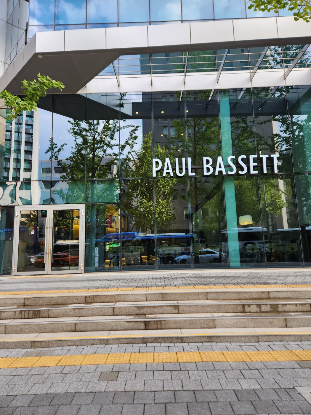 Main entrance of Paul Bassett at Seoul City Hall station